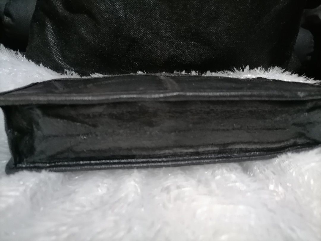 Clutch bag (Category: Belt bags, Clutches and Pouches) located in Manila. Submitted by closetprincess (Listing ID 1285706797, Image 3). Description: Preloved clutch bag for men. Used condition..