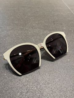 (Category: ) located in . Submitted by rackmywardrobe (Listing ID 1285627687, Image 1). Description: .