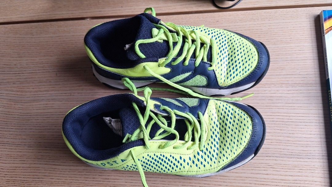 Decathlon on sale hockey shoes