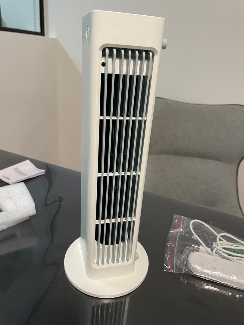Desktop Fan (Category: Fans) located in Singapore. Submitted by lpm0909 (Listing ID 1285648345, Image 2). Description: Fixed price Dimension: 328.5 x 74.8 x 74.1mm With remote control Charging: type C to usb Charging time: about 3 hours Working time: about 3-8 hours.