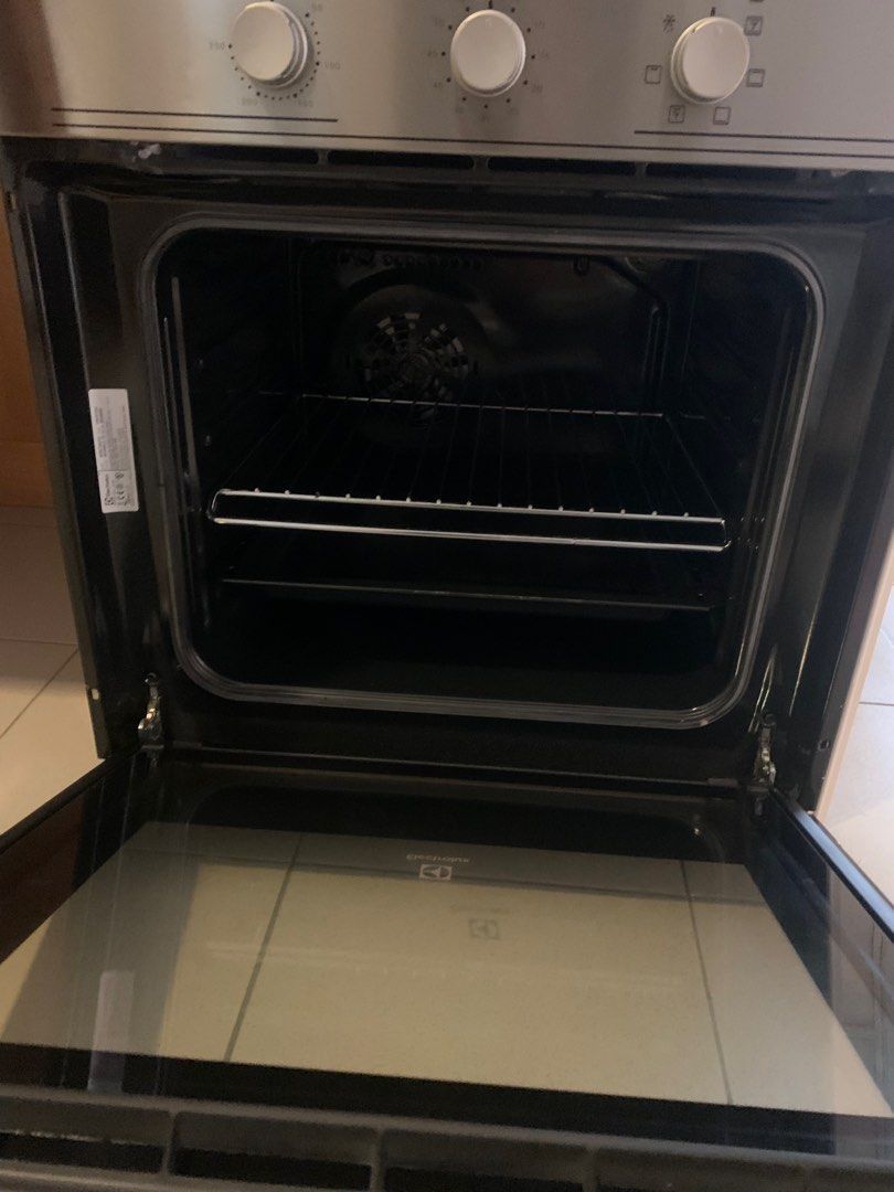 Electrolux oven (Category: Ovens & Toasters) located in Kuala Lumpur. Submitted by dustedsone (Listing ID 1285648527, Image 2). Description: Brand NEW, bought last year but has Never been used. Letting go because we won’t use it. Model: EOB2100COX Dimension is in the picture, HWD 590*594*560mm Self pick up, location: Wangsa Maju.