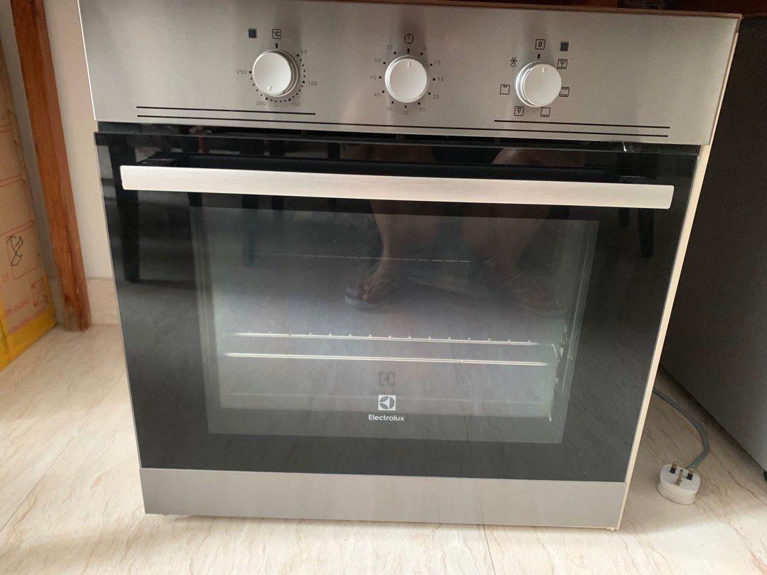 Electrolux oven (Category: Ovens & Toasters) located in Kuala Lumpur. Submitted by dustedsone (Listing ID 1285648527, Image 3). Description: Brand NEW, bought last year but has Never been used. Letting go because we won’t use it. Model: EOB2100COX Dimension is in the picture, HWD 590*594*560mm Self pick up, location: Wangsa Maju.