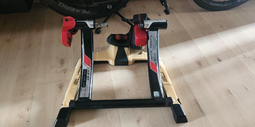 Elite qubo clearance fluid trainer zwift
