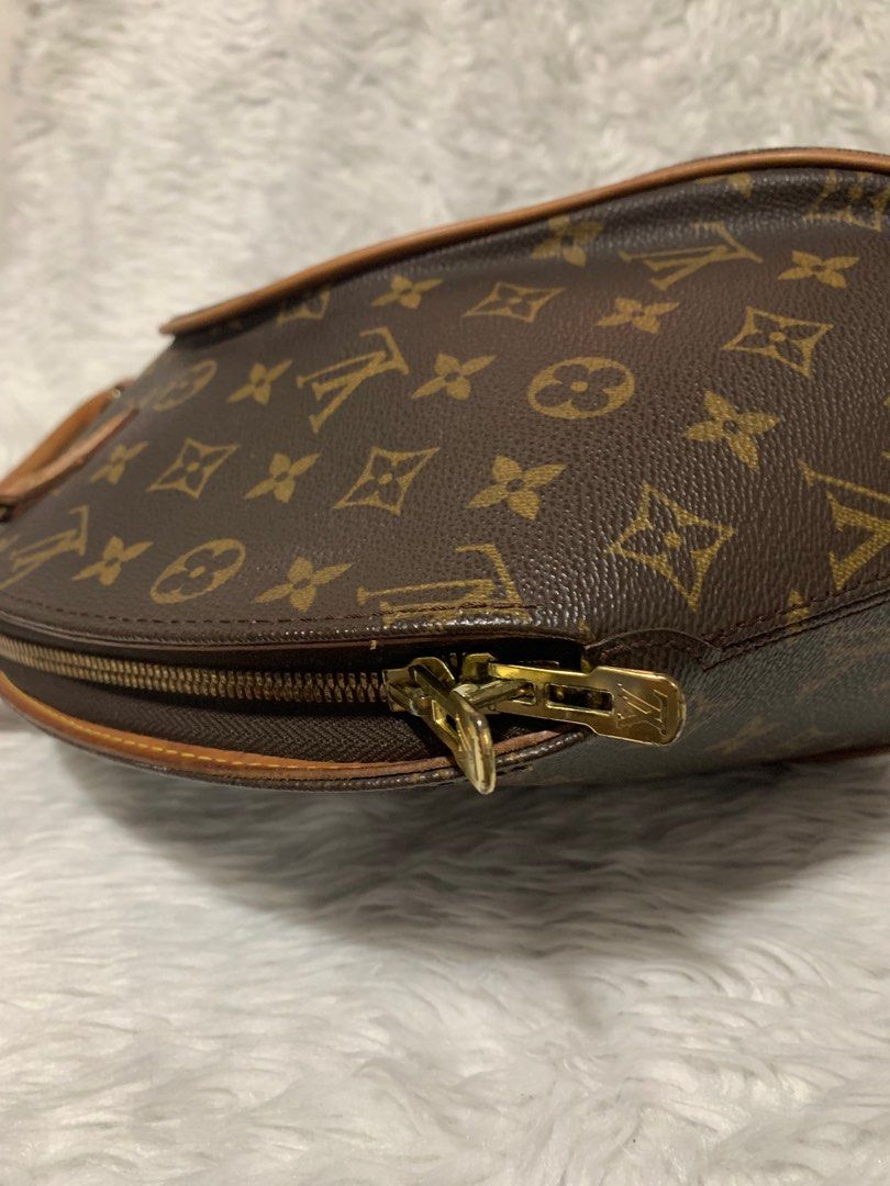 Ellipse (Category: Luxury Bags & Wallets) located in Caloocan City. Submitted by curleylux (Listing ID 1285581193, Image 3). Description: GM size ellipse.