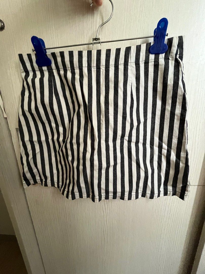 Forever 21 striped skirt (Category: Skirts) located in Manila. Submitted by kimtaeri21 (Listing ID 1285592378, Image 3). Description: You can get a discount if you buy multiple items!.