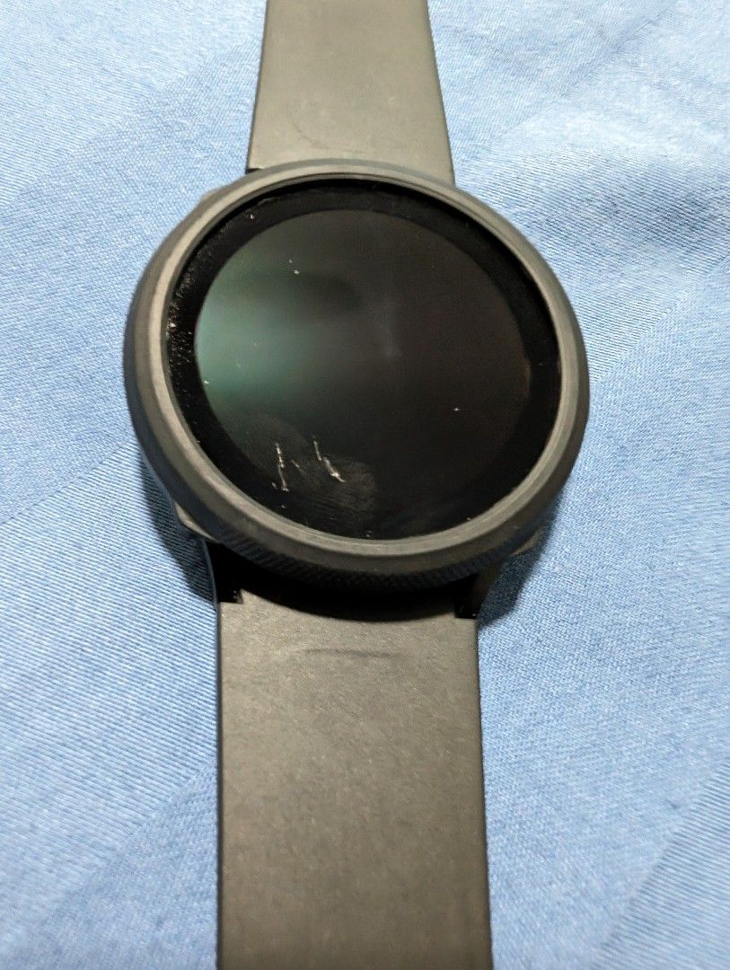 Galaxy Watch 4 LTE with free Gear Sport