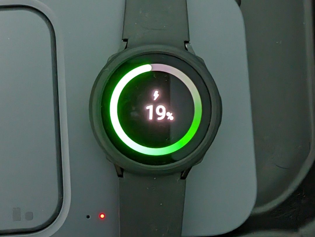 Galaxy Watch 4 LTE with free Gear Sport