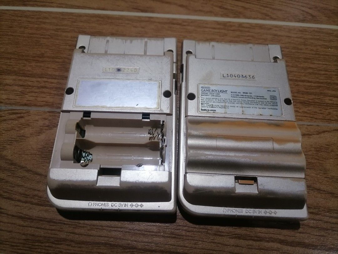 Gameboy light (Category: Nintendo) located in Cainta. Submitted by apolloeleven33 (Listing ID 1285693353, Image 2). Description: Gameboy light With battery cover Yung Isa Light working All buton working Sound malakas Lcd screen(walang guhit/no dead pixel) Original shell/casing Bundle price 11,000.