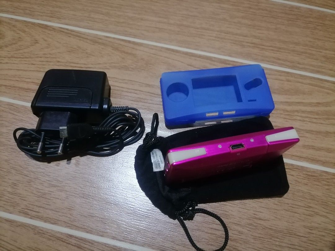 Gameboy micro with original charger,pouch and silicon (Category: Nintendo) located in Cainta. Submitted by apolloeleven33 (Listing ID 1285690259, Image 3). Description: Gameboy micro with original charger,pouch and silicon Makinis(see picture) Goods all buton Sounds malakas Light good Note: (hindi po ito ginamit pang game kaya makinis at hindi laspag) Price 10,000.