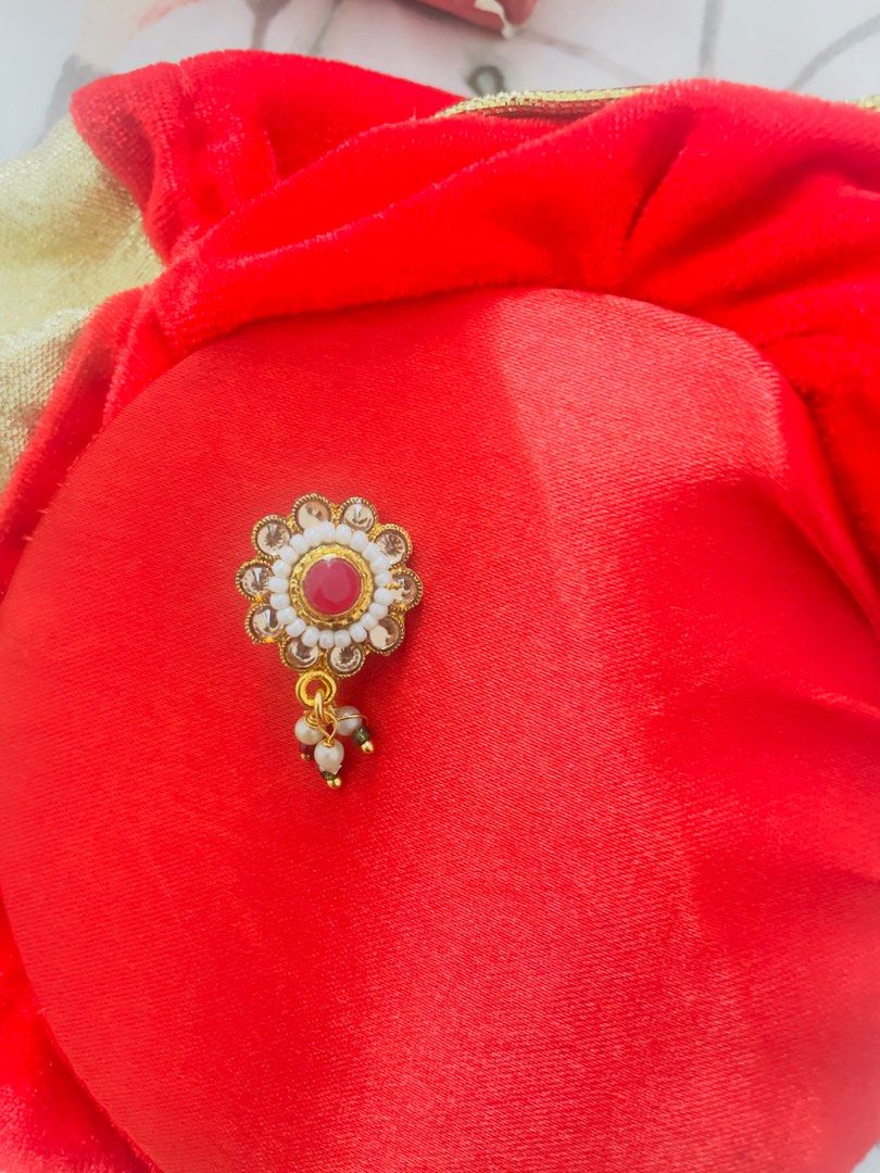 Red colour nose pin top