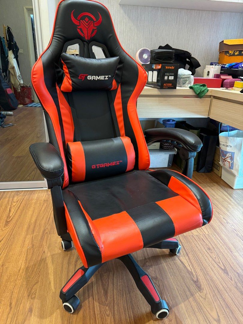 GTGAMEZ Gaming Chair Racing Chair with Ergonomic Backrest and Height Adjustment Pillows Recliner Swivel