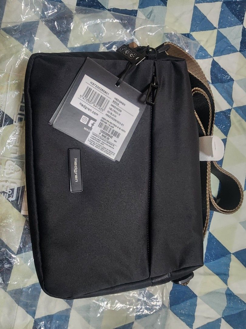 Hedgren Neutron Medium (Category: Cross-body Bags) located in Manila. Submitted by freefox.813219 (Listing ID 1285689308, Image 1). Description: Brand New Hedgren Neutron Medium Buyer will shoulder SF RFS: too small.