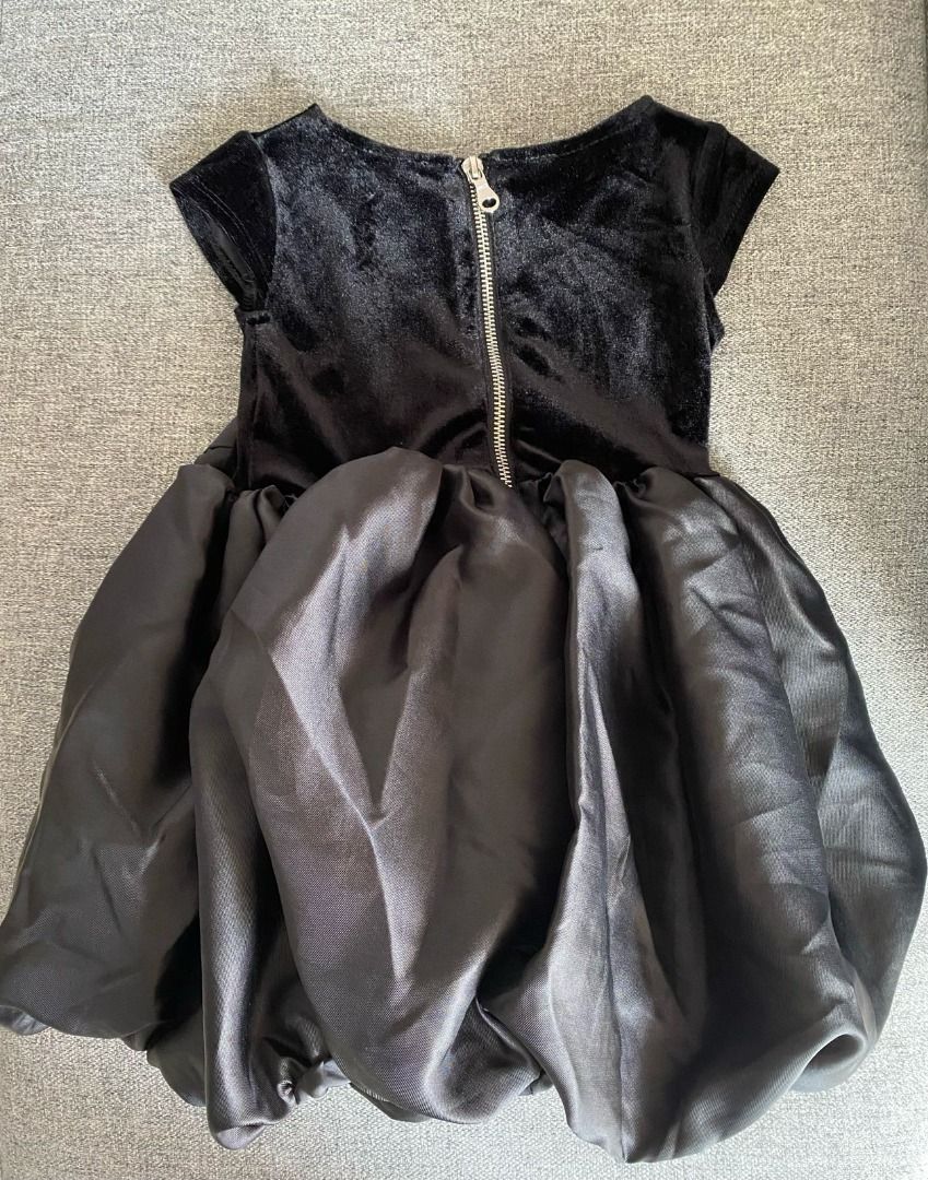 H&M Flared-Skirt Black Dress (Category: Babies & Kids Fashion) located in Paranaque City. Submitted by finalbosscarlo (Listing ID 1285579161, Image 2). Description: For Sale H&M Flared-Skirt Black Dress Size: 1-2 years old Good as new. No flaws and stains. Only used once by my daughter. RFS: Decluttering. Need funds. Pay by: Gcash / BPI Transfer Meetup: SM BF Paranaque Open for shipping: buyer to shoulder the fees.