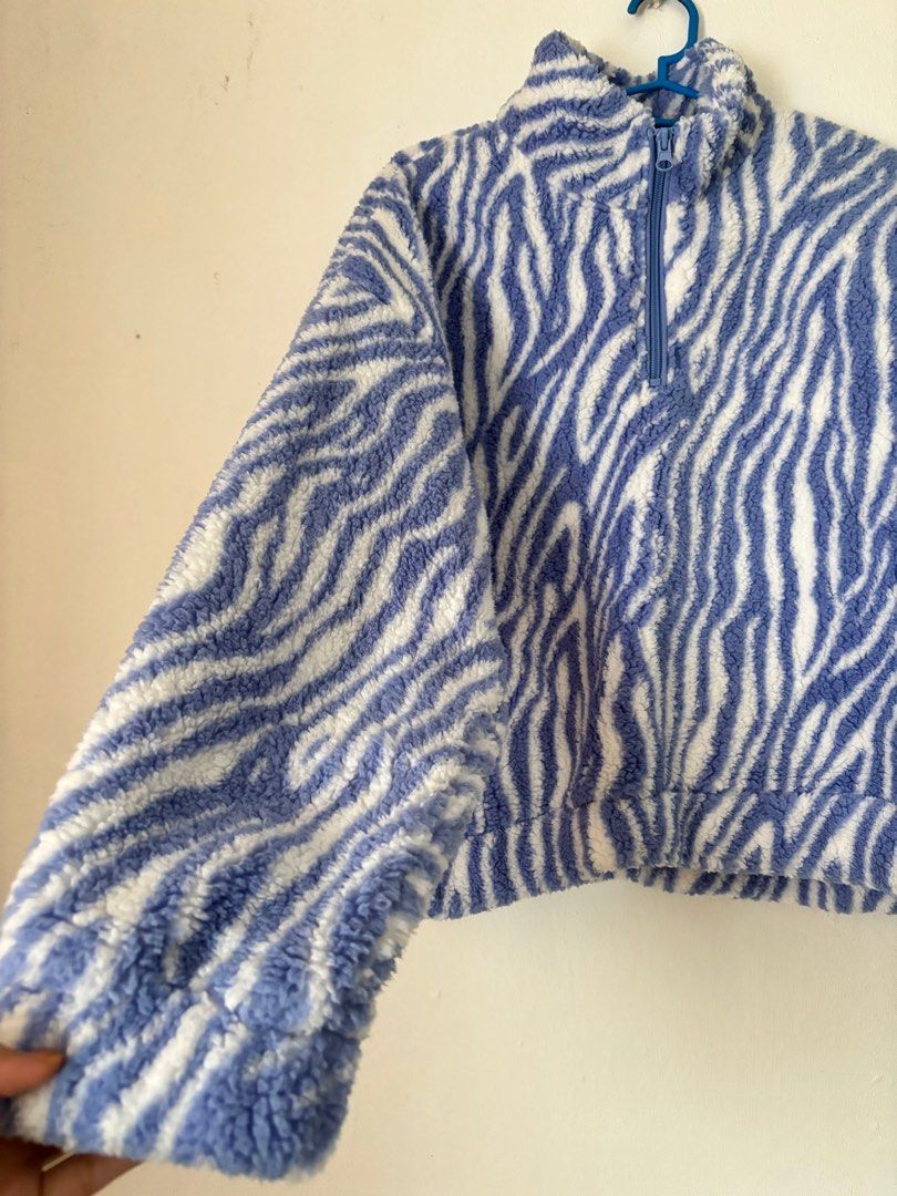 H&M Fur Jacket (Category: Coats, Jackets and Outerwear) located in Kuala Lumpur. Submitted by sofeasudin (Listing ID 1285644291, Image 2). Description: Never wear it..