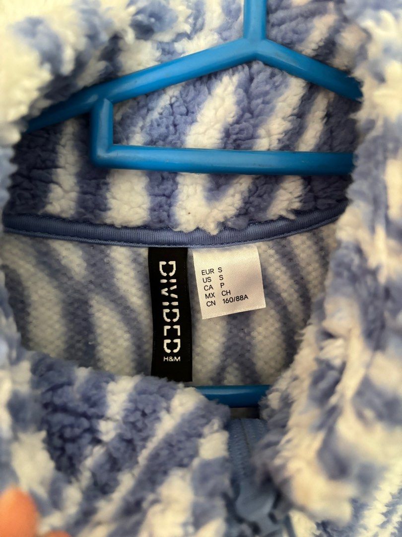 H&M Fur Jacket (Category: Coats, Jackets and Outerwear) located in Kuala Lumpur. Submitted by sofeasudin (Listing ID 1285644291, Image 3). Description: Never wear it..