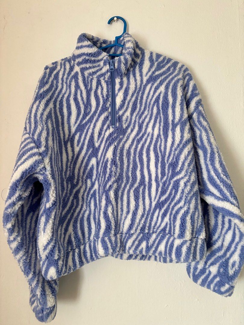 H&M Fur Jacket (Category: Coats, Jackets and Outerwear) located in Kuala Lumpur. Submitted by sofeasudin (Listing ID 1285644291, Image 1). Description: Never wear it..