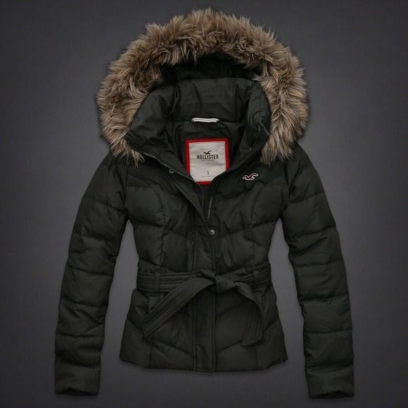 Hollister puffy Winter Jacket, Women's Fashion, Coats, Jackets and  Outerwear on Carousell