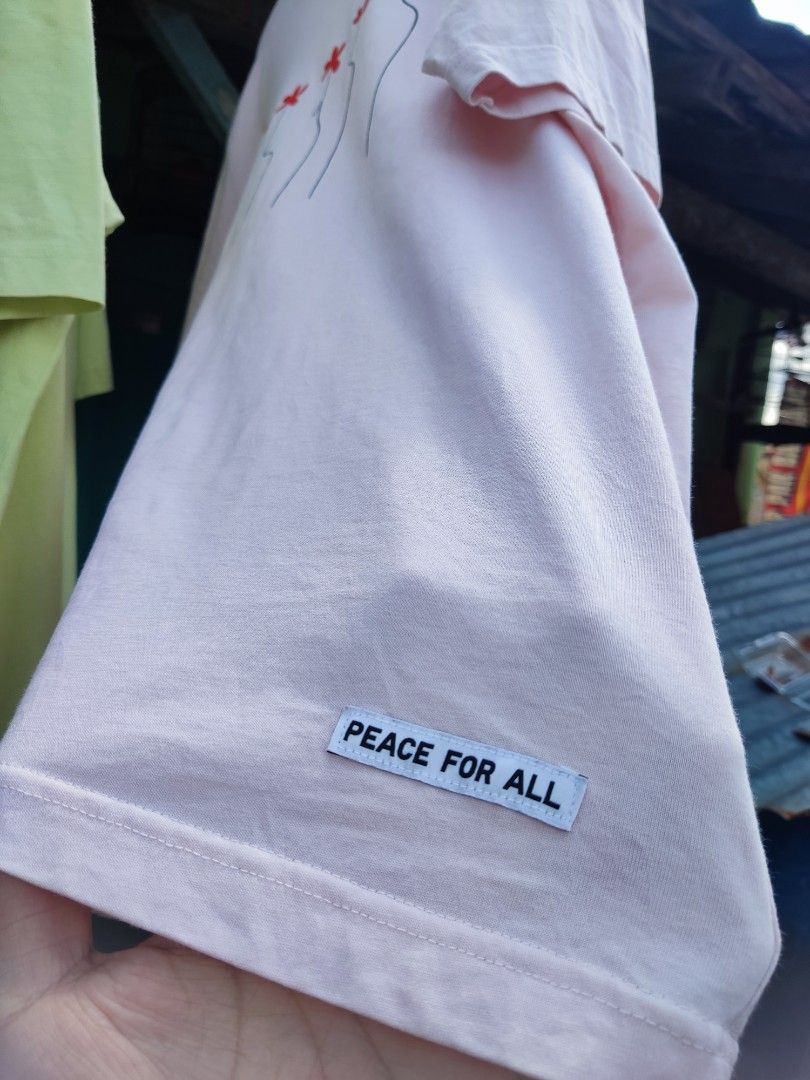 Uniqlo UT Mens T-Shirt Size (XL) Hana Tajima Peace For All Rare Light Peach  B5