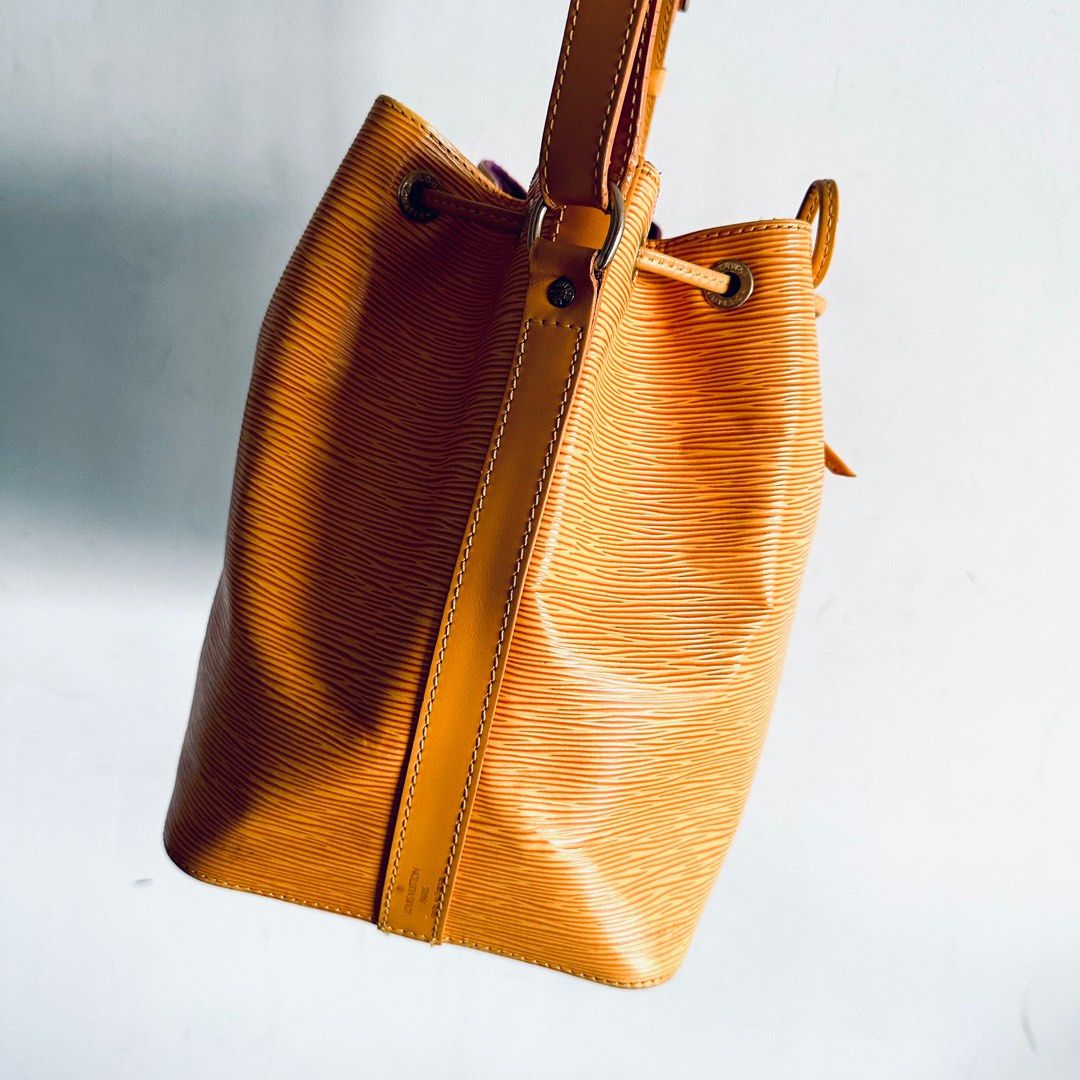 louis vuitton drawstring shoulder bag