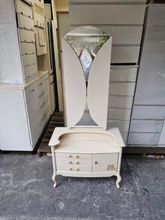 Low Table Vanity Trifold Mirror / Dresser