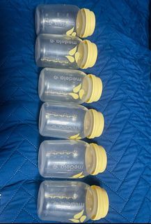 Medela milk bottle and lansinoh manual pump with free haakaa breast pump