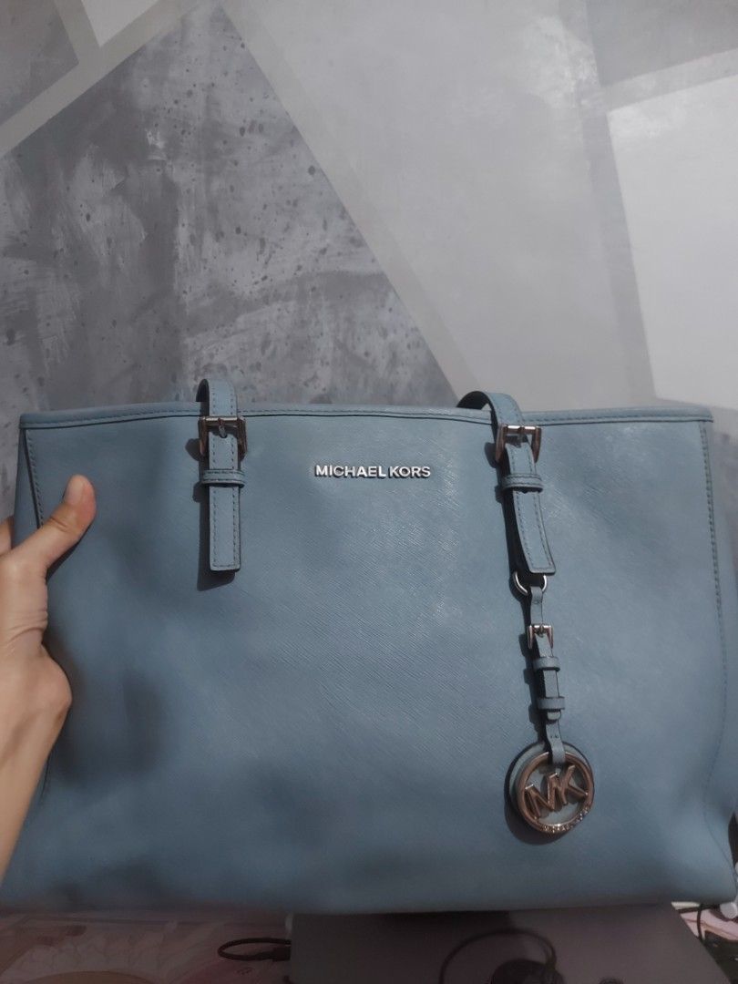 Powder blue sales michael kors bag