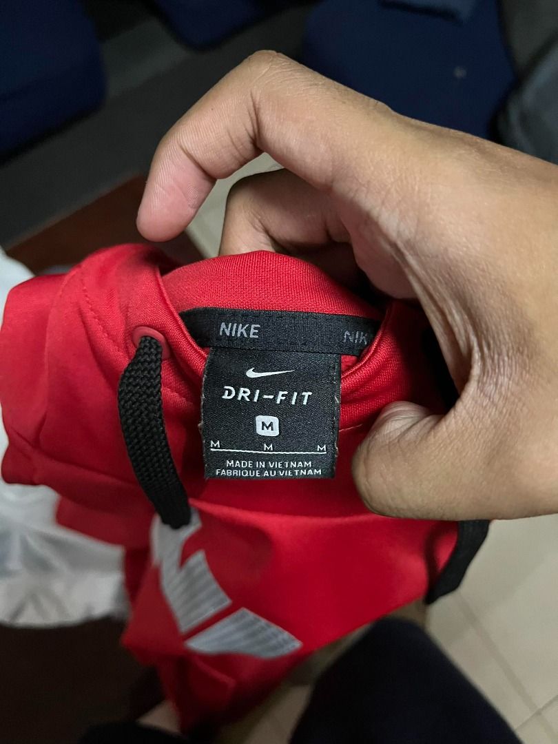 Nike Dri-Fit Jacket Hoodie Red (Medium) (Category: Coats, Jackets and Outerwear) located in General Trias. Submitted by raidensudder (Listing ID 1285593551, Image 2). Description: FOR SALE ONLY Nike Dri-Fit Jacket Hoodie Red Bought from Qatar SIZE: Medium Dimes: 20w x 27L (inches) Twice lang nagamit LOCATION: GENERAL TRIAS CAVITE Ship and meetup. ✔ SHIPPING FEE SHOULDERED BY THE BUYER Slight nego RFS: Nagbabawas ng damit.