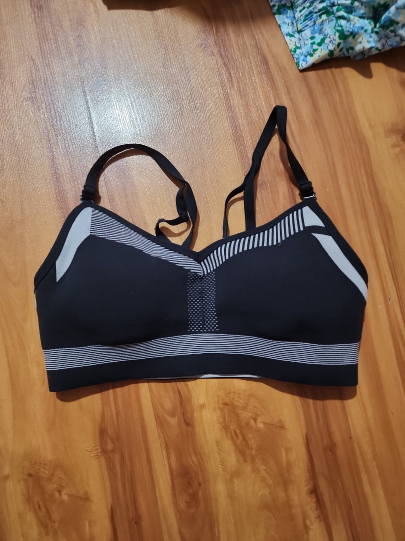 Nike Sports Bra Size S, Women's Fashion, Activewear on Carousell