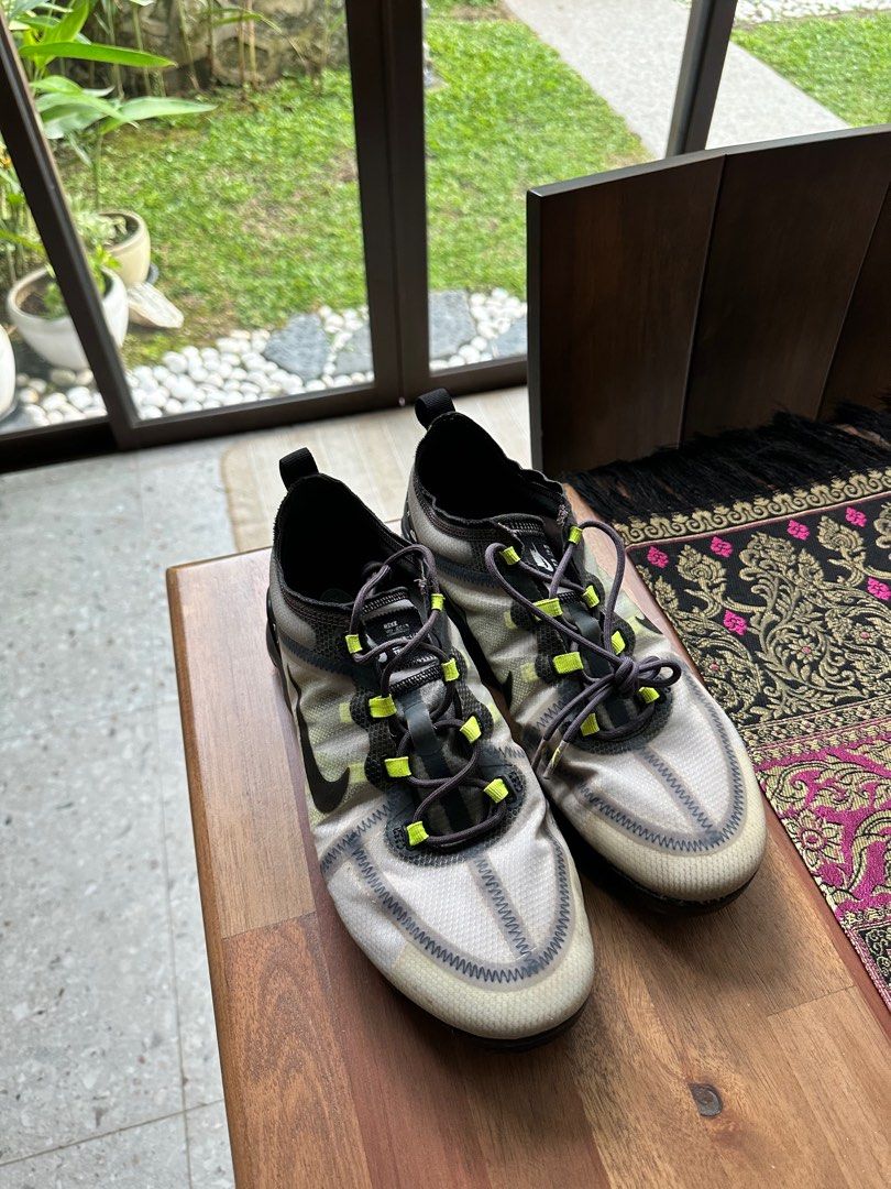Neon vapormax 2019 best sale
