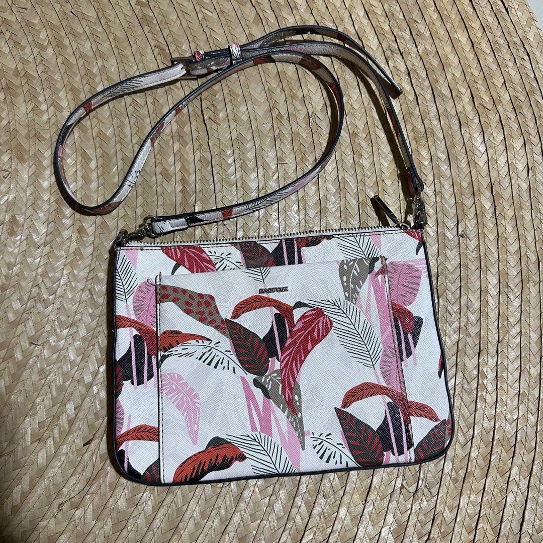 Original Parfois Sling Cross Body Bag (Category: Cross-body Bags) located in Makati City. Submitted by thecandybear (Listing ID 1285815316, Image 3). Description: Minimal Flaw, Super nice in actual .