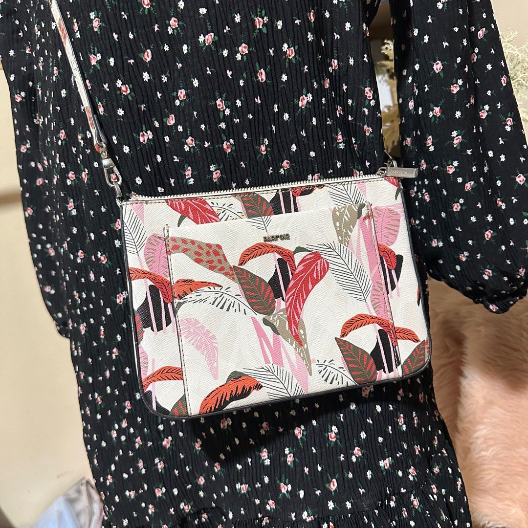 Original Parfois Sling Cross Body Bag (Category: Cross-body Bags) located in Makati City. Submitted by thecandybear (Listing ID 1285815316, Image 1). Description: Minimal Flaw, Super nice in actual .