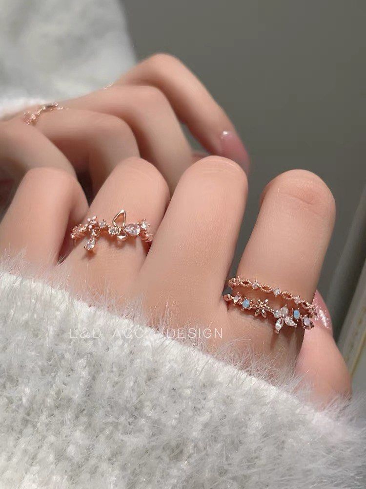 Girls top ring finger