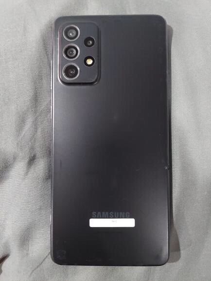 Samsung A72 OPENLINE NO ISSUES - 8gb ram - 256gb rom storage (Category: Samsung) located in Quezon City. Submitted by manilahaulph (Listing ID 1285826910, Image 2). Description: With cord and box.