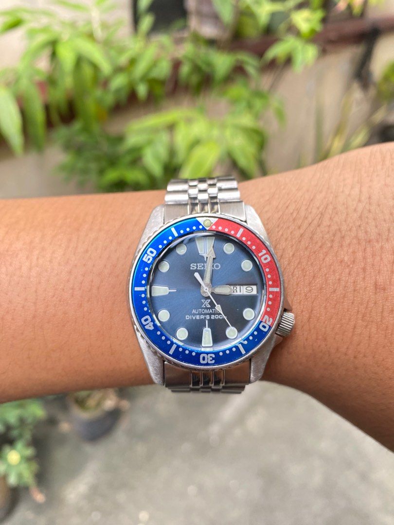 Seiko Prospex Automatic SKX015 PEPSI (Category: Luxury Watches) located in Valenzuela. Submitted by alfeopaulramos7490 (Listing ID 1285645096, Image 2). Description: SEIKO PROSPEX DIVERS AUTOMATIC (SKX015) JUBILEE BRACELET P8,499 ONLY QUICK SPECS: - Black Dial - Blue / Red Bezel - Case Width 38mm(without crown) - Case Thickness 12mm. - Case Shape Round. - Case Material Stainless Steel. - Case Code 0030. - Crystal Material Hardlex. - Water Resista