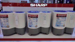 🦠SHARP TWIN TUB WASHING MACHINE🦠
💯LEGIT BRANDNEW AND SEALED WITH RECIEPT AND WARRANTY