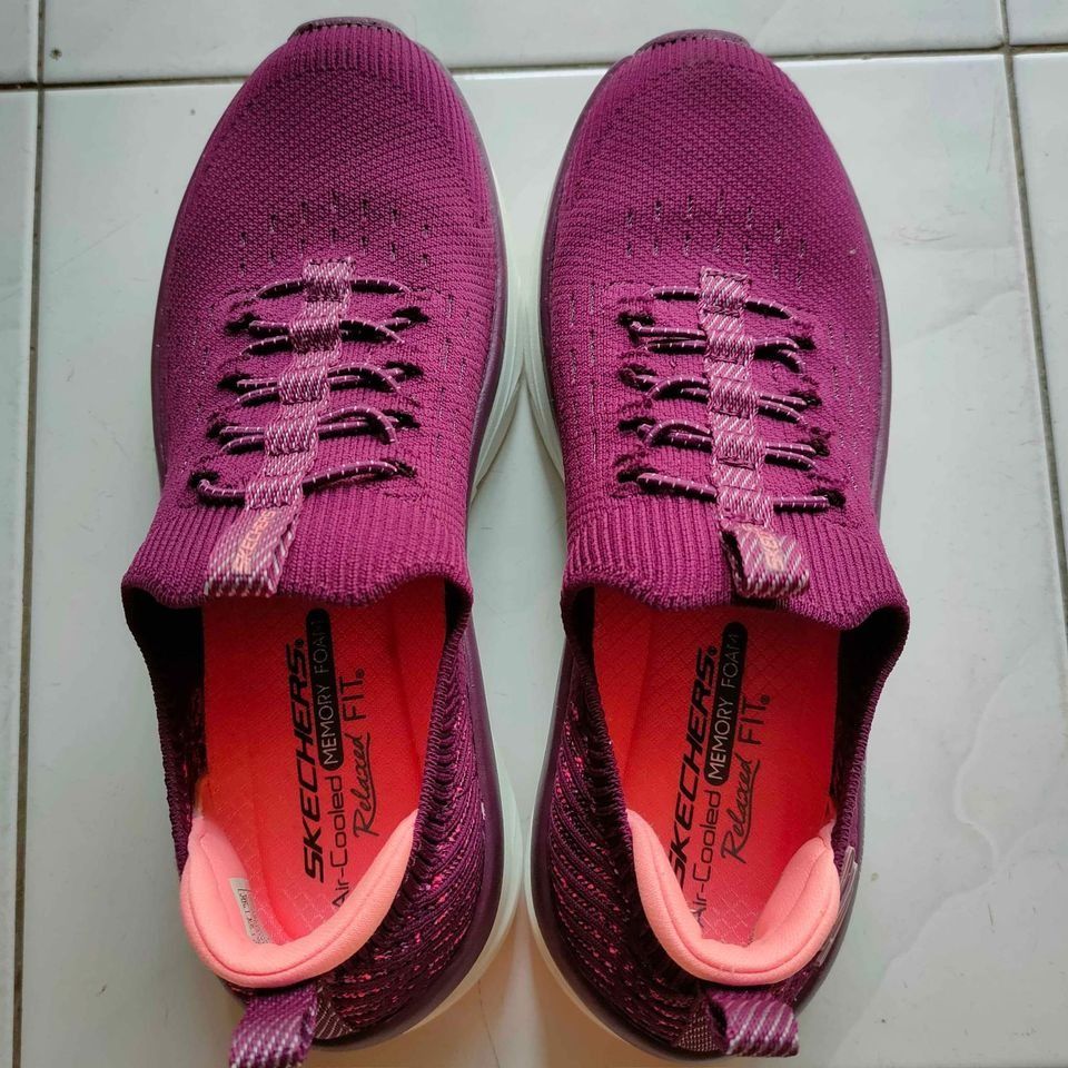 Skechers Memory Foam, Women's Fashion, Footwear, Sneakers on Carousell