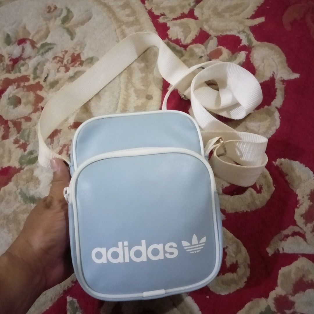 Adidas originals vintage deals mini airliner crossbody bag