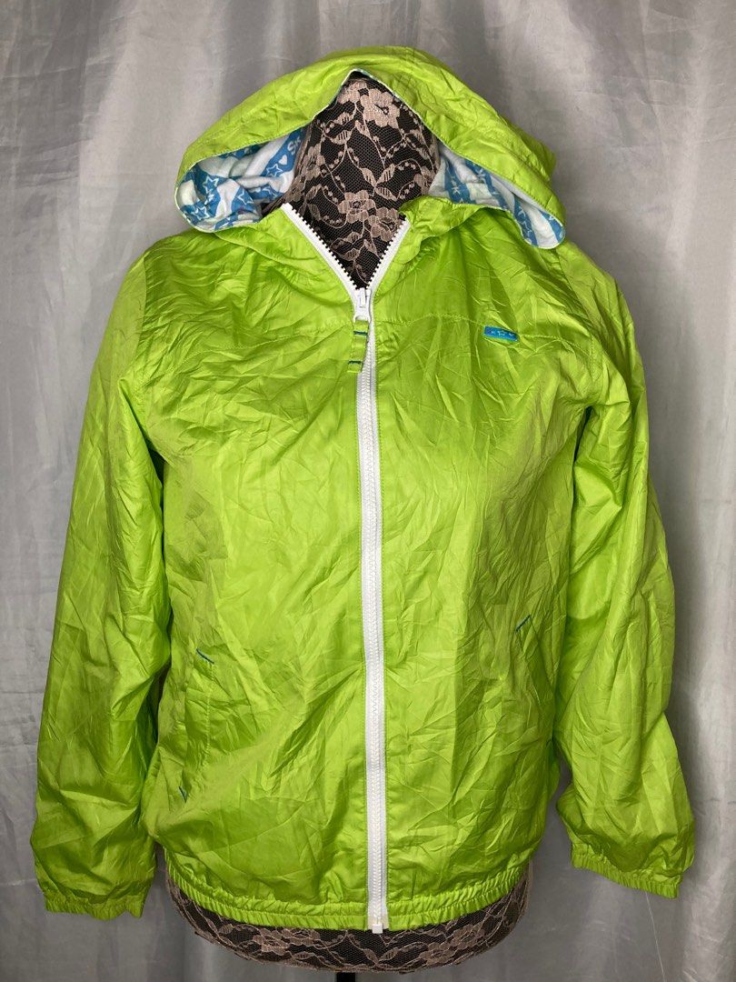 S-M Lightweight Apple Green Hoodie Jacket (Category: Coats, Jackets and Outerwear) located in Naga. Submitted by imasupergal (Listing ID 1285769283, Image 2). Description: MAKE READING A HABIT😊 Details: ▪️Like New, perfect kasi mgaan lang ito pwde pang travel, wind breaker hodie jacket ▪️High quality and Branded ▪️Ganda pa nito in person malambot at sakto sa malamig na panahon ngayon ▪️Personally Owned Branded Women Apparels ▪️Needs wash lang ka