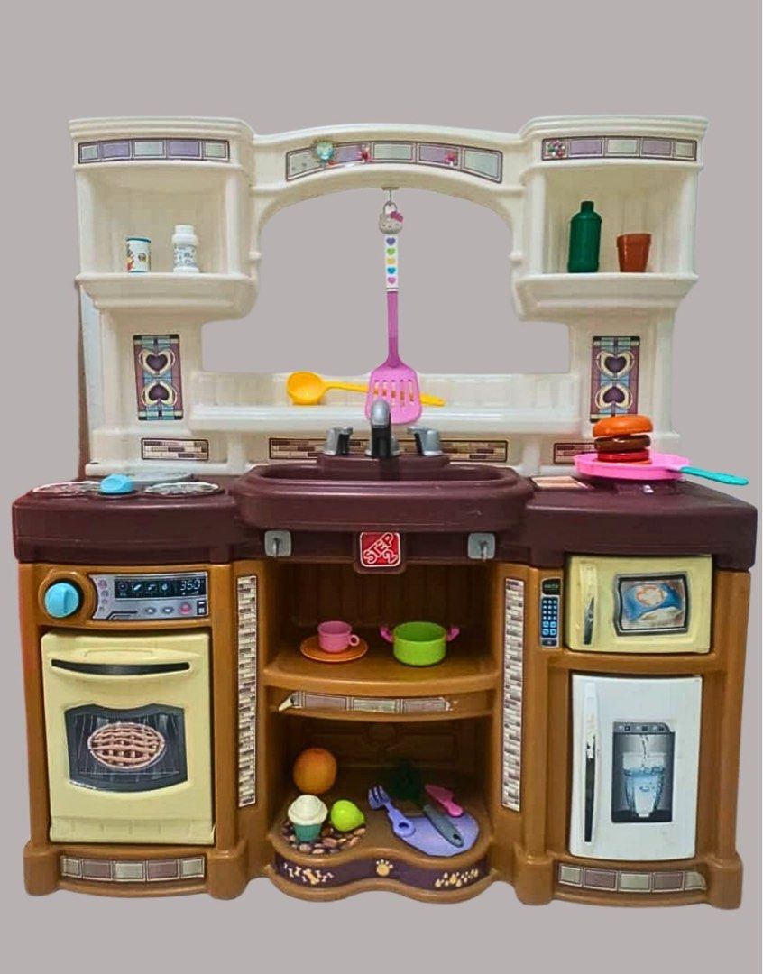 Step 2 rise outlet and shine kitchen