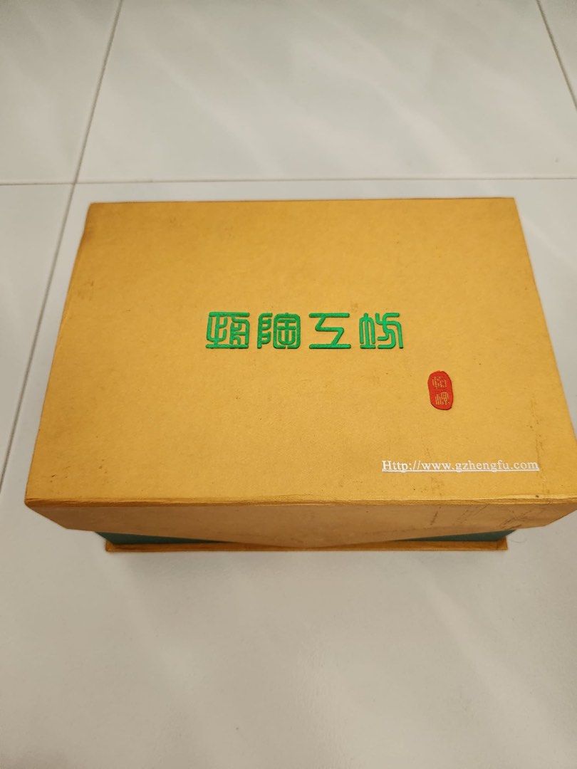Tea set (Category: Art & Prints) located in Singapore. Submitted by yeochef (Listing ID 1285648311, Image 1). Description: Tea set .