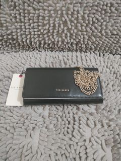 TED BAKER Wallet on Chain