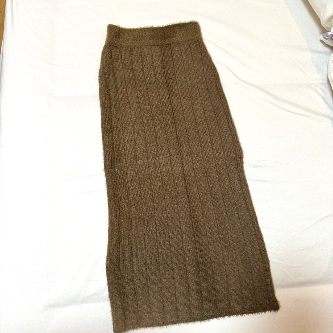 Thick Knit Fuzzy Top+Skirt Coordinates (Category: Sets or Coordinates) located in Quezon City. Submitted by morespace555 (Listing ID 1285656748, Image 3). Description: Bought this from a store in HK for 2000+ in PHP Rfs: decluttering / kinda loose for me Best fits Small-Medium.