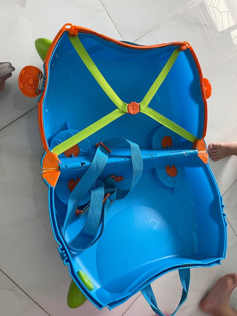Trunki Luggage (Category: Luggage) located in Singapore. Submitted by grandhawk.2d434f (Listing ID 1282024938, Image 3). Description: Wish to sell 2 sets for $40. Good conditions with keys. .