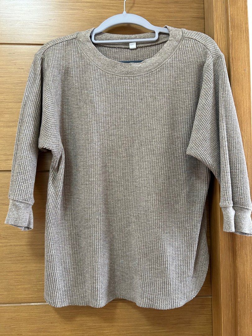 Uniqlo sweater （分類：長袖衫）位於 Hong Kong。 由 java98 提交（商品編號 1285644921，圖片 1）。簡介： 。