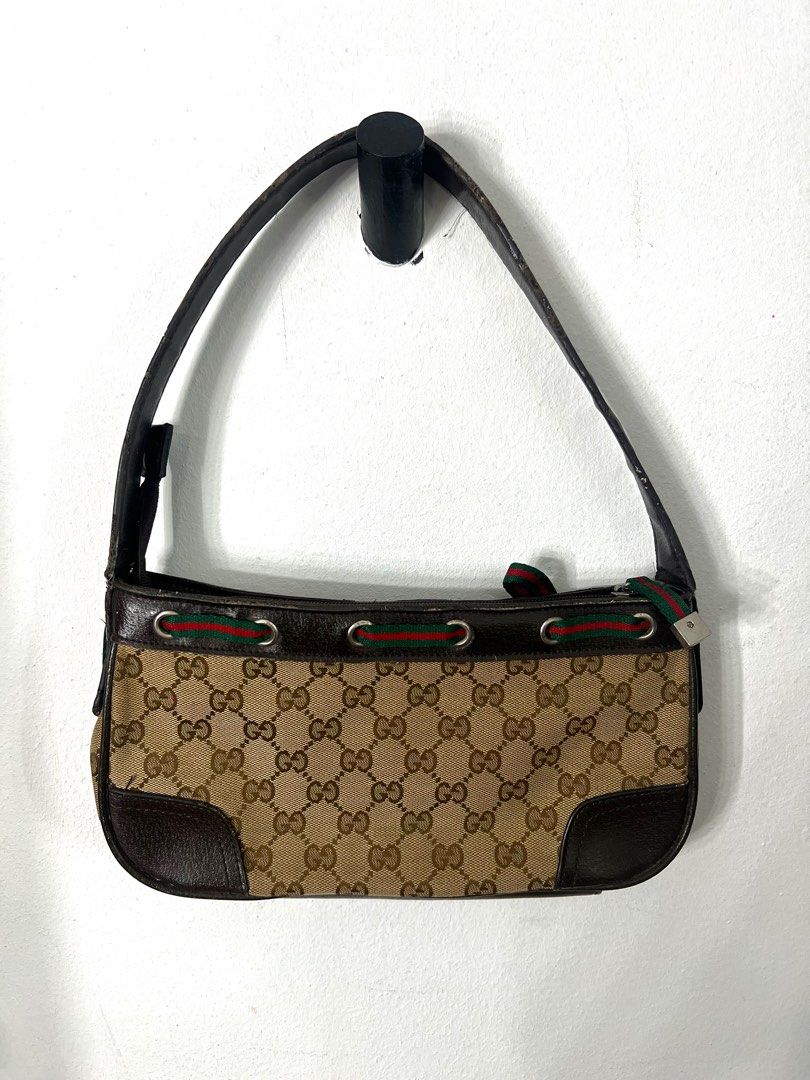 Vintage Gucci Baguette Bag (Category: Luxury Bags & Wallets) located in San Mateo. Submitted by prelovedbyzdfi (Listing ID 1285589037, Image 2). Description: Vintage Has signs of usage.