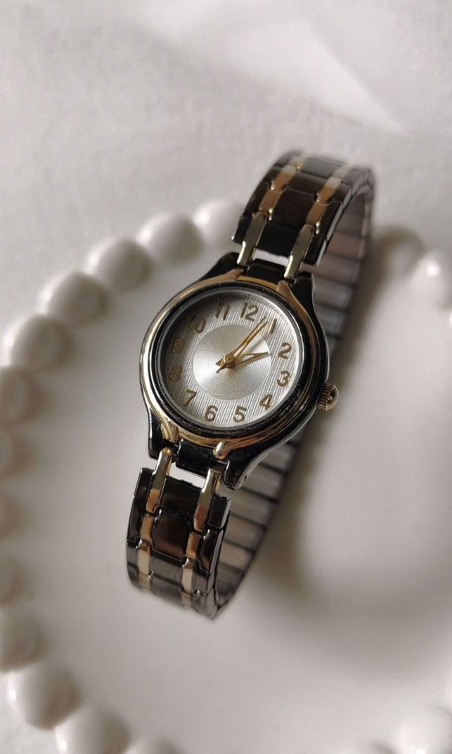 Quartz best sale watch women's