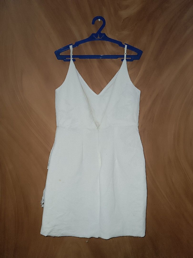White Bodycon dress (Category: Dresses) located in Pasig City. Submitted by itsrubyred (Listing ID 1285706944, Image 2). Description: .