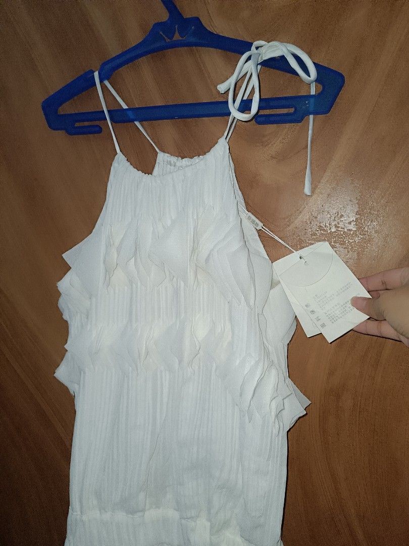 White pleated Dress (Category: Dresses) located in Pasig City. Submitted by itsrubyred (Listing ID 1285707334, Image 3). Description: .
