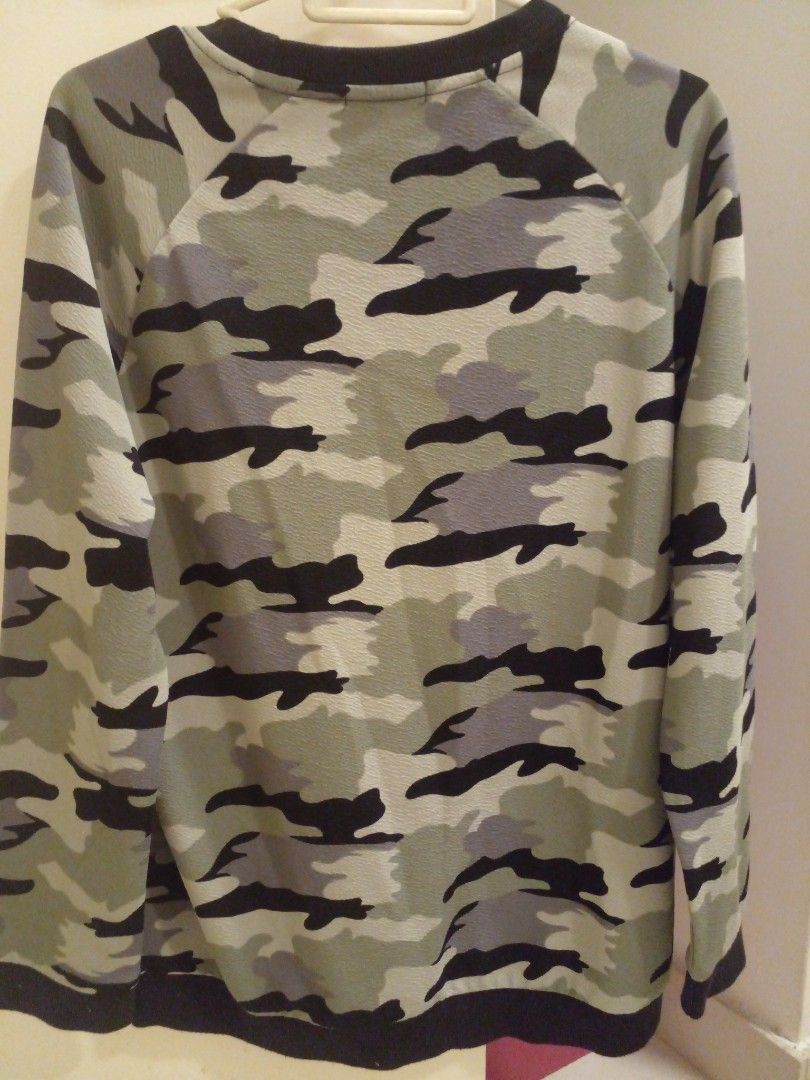 Camo sweatshirt womens clearance