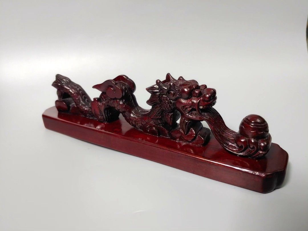 Wooden dragon brush or sword holder (Category: Vintage Collectibles) located in Pasig City. Submitted by don200 (Listing ID 1285601450, Image 3). Description: Dragon shaped Retro Vintage Wood Writing Drawing Painting Brush Rest Stand for calligraphy Or small sword holder 🔎in good condition 👉7.8 inches length.